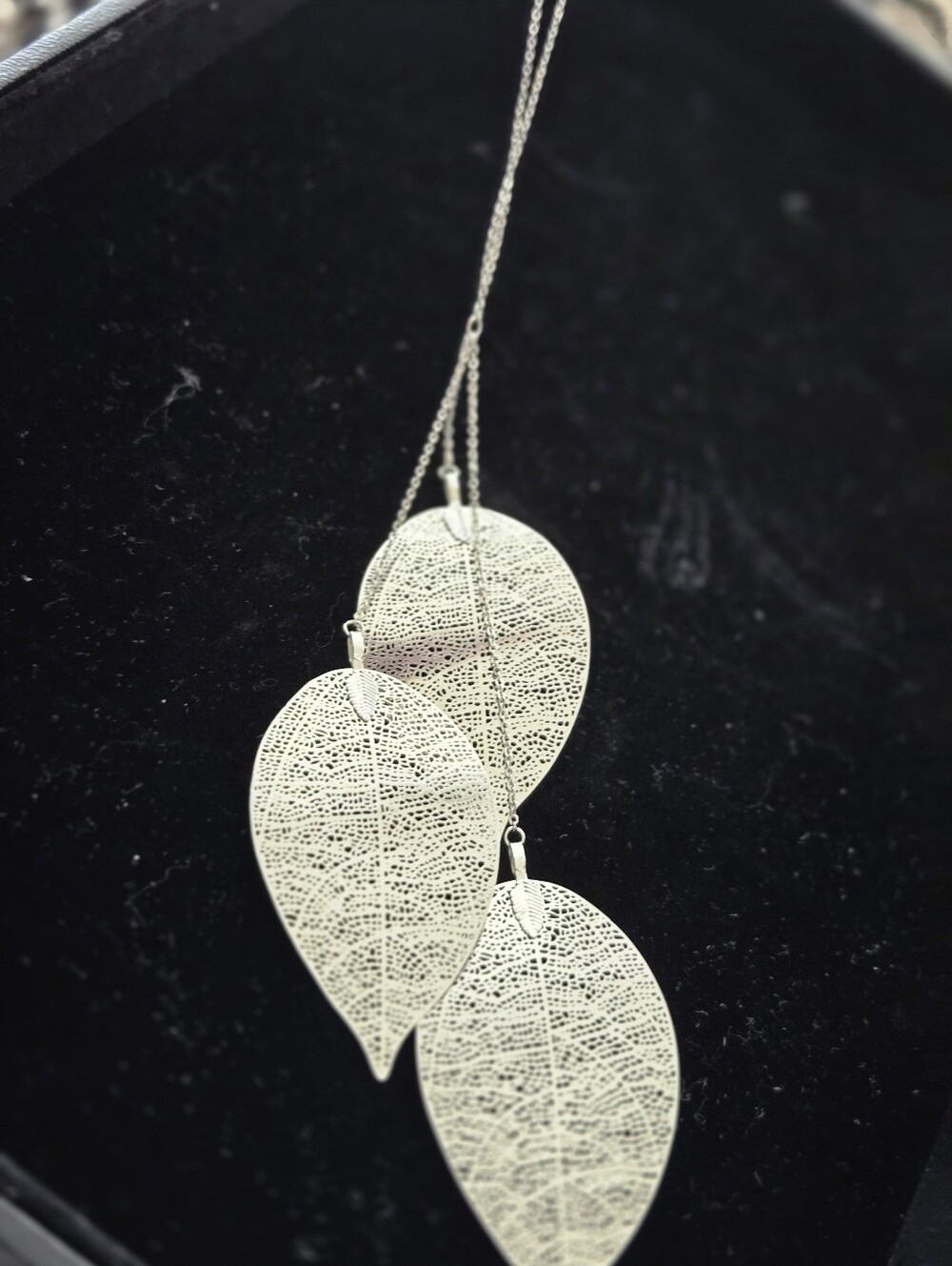 1946 Silver Leaf Trio Pendant Necklace -  28" With 3" Ext 7" Drop - Picture 3 of 8